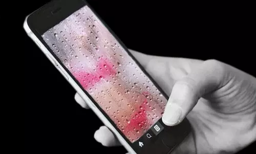 అమెరికాలోకి ఎంట్రీనా? న్యూ*డ్ ఫొటోలుంటే తీసేయండి