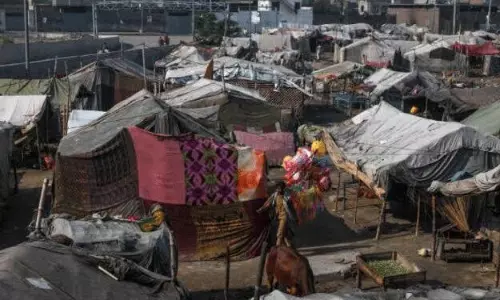 భారత్ లో పేదలు ఏడు కోట్లేనట !