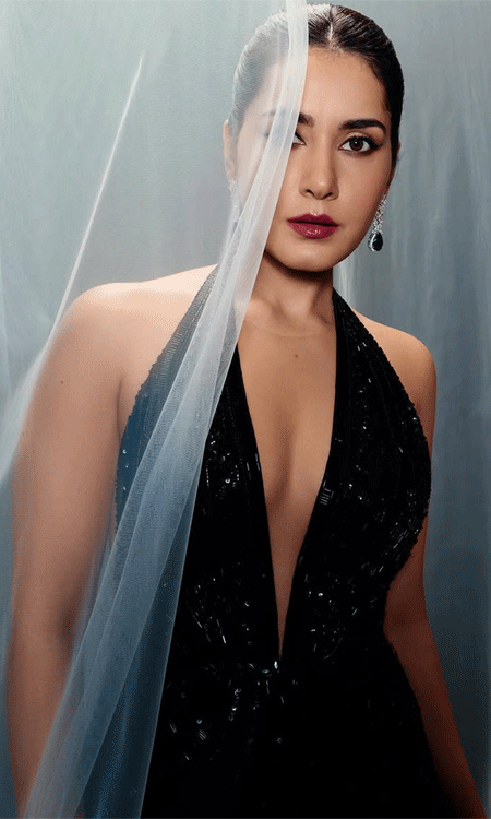 Raashii Khanna Lights Up Instagram in Glamorous Look