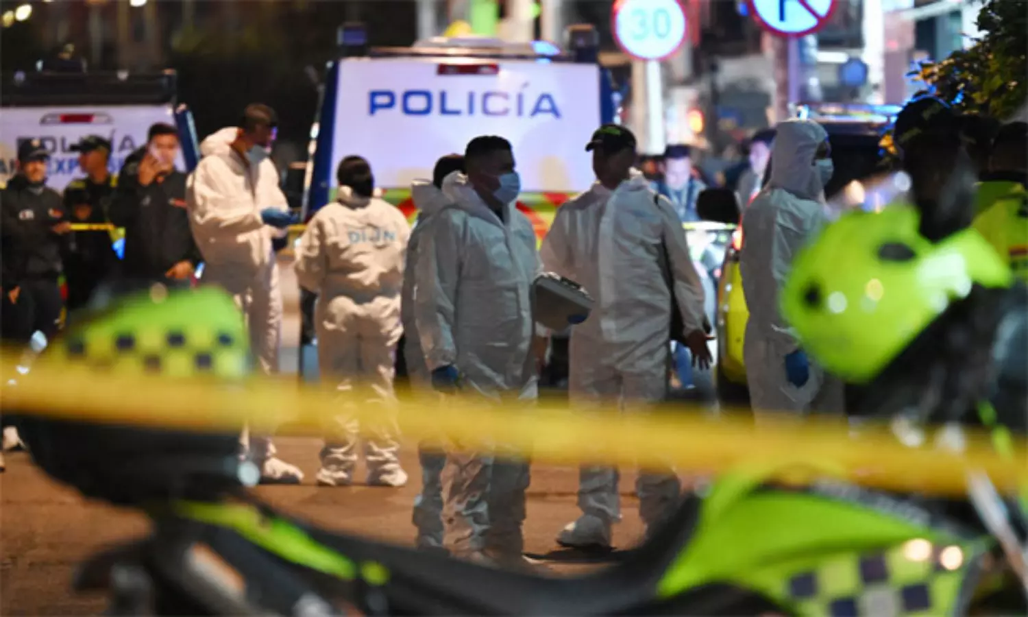 కొలంబియా అధ్యక్ష అభ్యర్థిపై  కాల్పులు.. షాకింగ్  వీడియో!