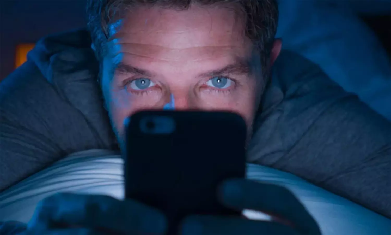 పో*ర్న్  వీడియోలు చూస్తున్నారా?... ఈ అలర్ట్  మీకోసమే!