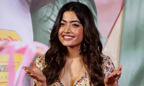 బెంగుళూరులో ర‌ష్మిక  రౌండ్లు వేస్తోందిలా!