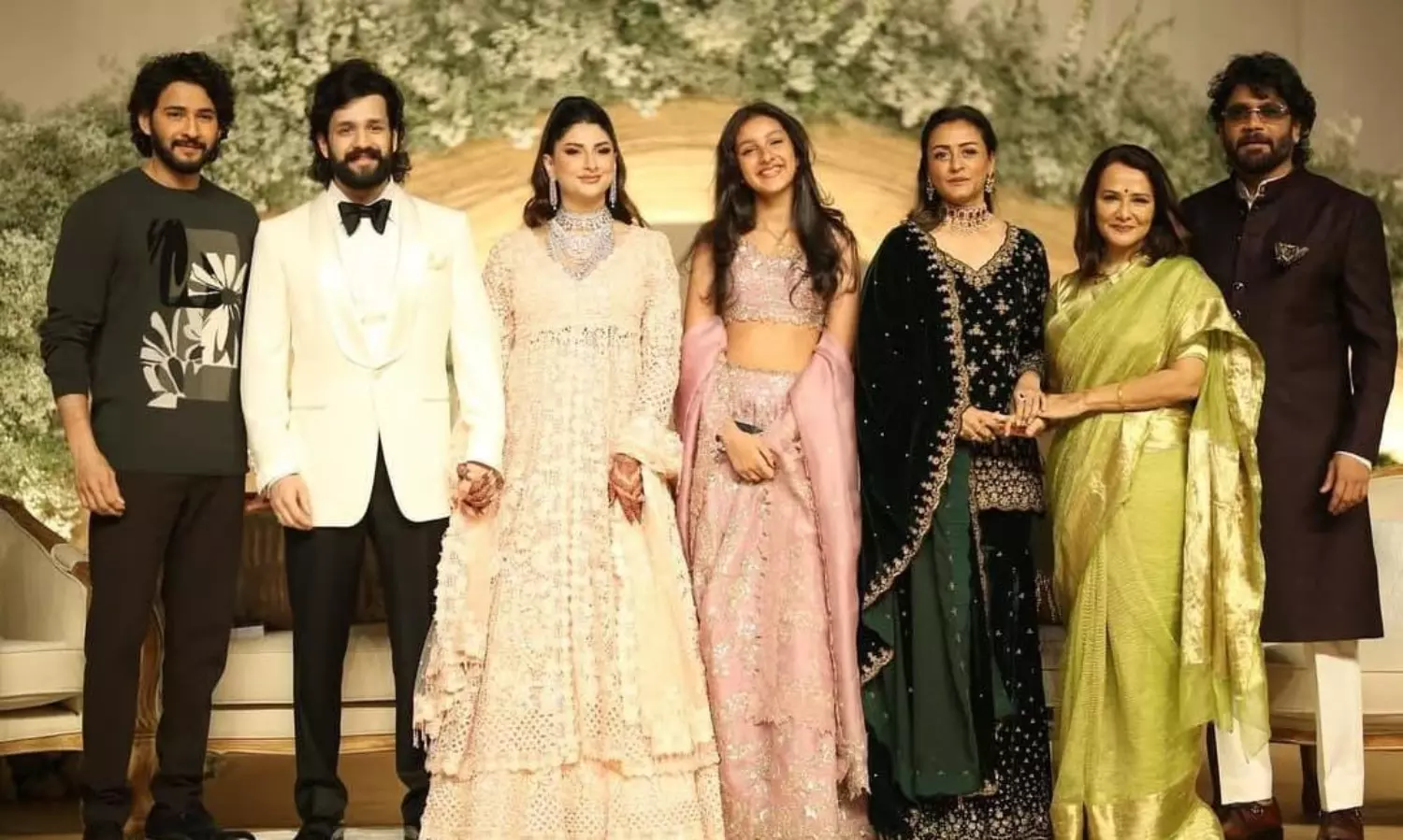 Mahesh Babus Viral Look at Akhil-Zainab Reception