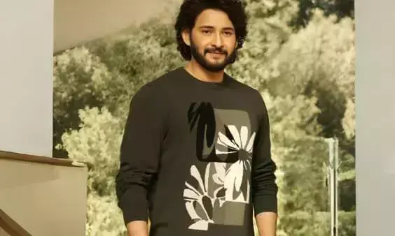 సింపుల్ టీ షర్ట్ లో మహేష్.. ధర తెలిస్తే మాత్రం షాకే! సింపుల్ టీ షర్ట్ లో మహేష్.. ధర తెలిస్తే మాత్రం షాకే!