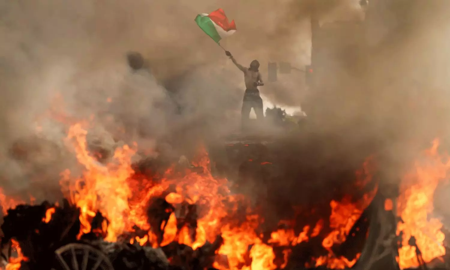 నిప్పురవ్వే.. కార్చిచ్చుగా మారి.. లాస్ ఏంజెలెస్ రగిలిపోతోంది..