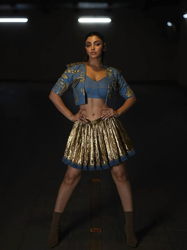 Akanksha Puris Stylish New Avatar Turns Heads Online