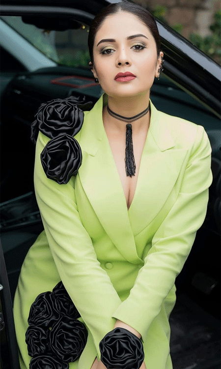Sreemukhi�s Sleek Look Melts the Hearts