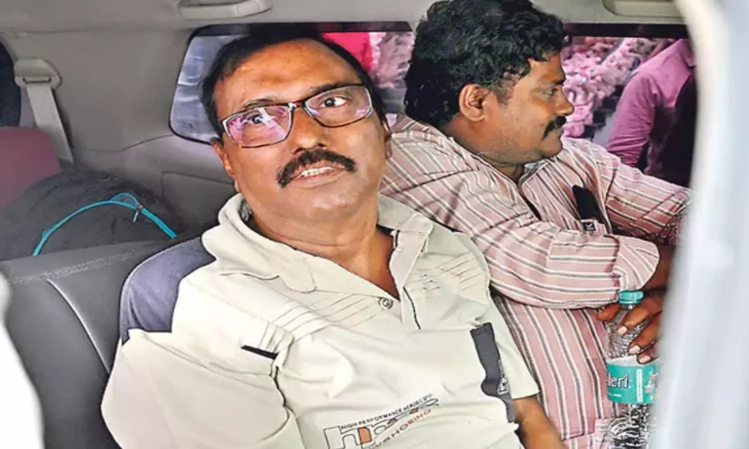 కొమ్మినేనికి షాక్: 14 రోజుల రిమాండ్, గుంటూరు జైలుకు తరలింపు కొమ్మినేనికి షాక్: 14 రోజుల రిమాండ్, గుంటూరు జైలుకు తరలింపు