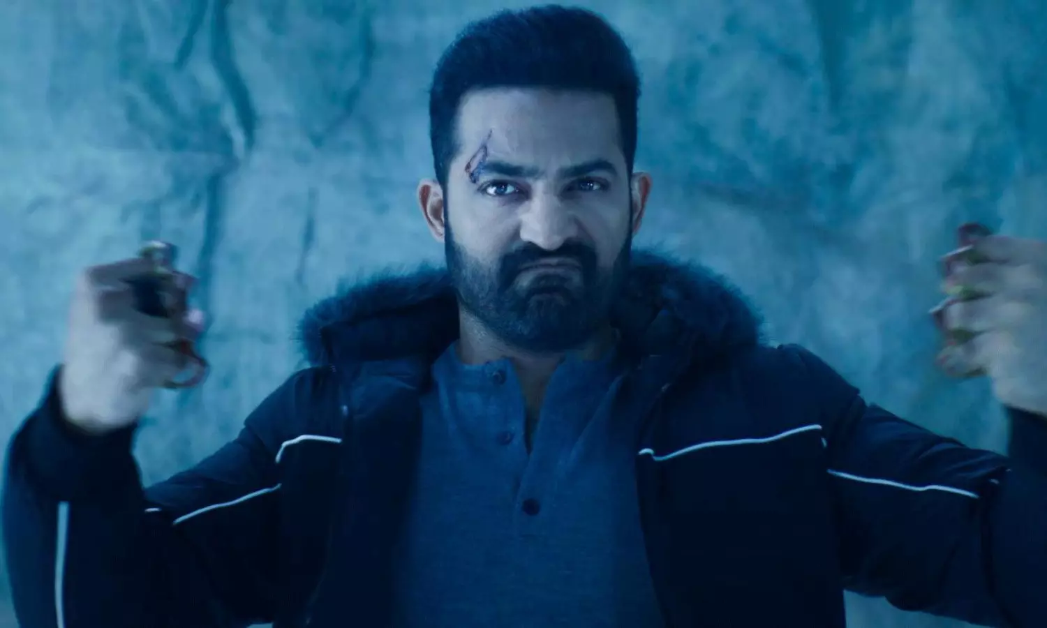 వార్ 2 బాక్సాఫీస్: ఓపెనింగ్ ఏ రేంజ్ లో ఉండొచ్చు? వార్ 2 బాక్సాఫీస్: ఓపెనింగ్ ఏ రేంజ్ లో ఉండొచ్చు?