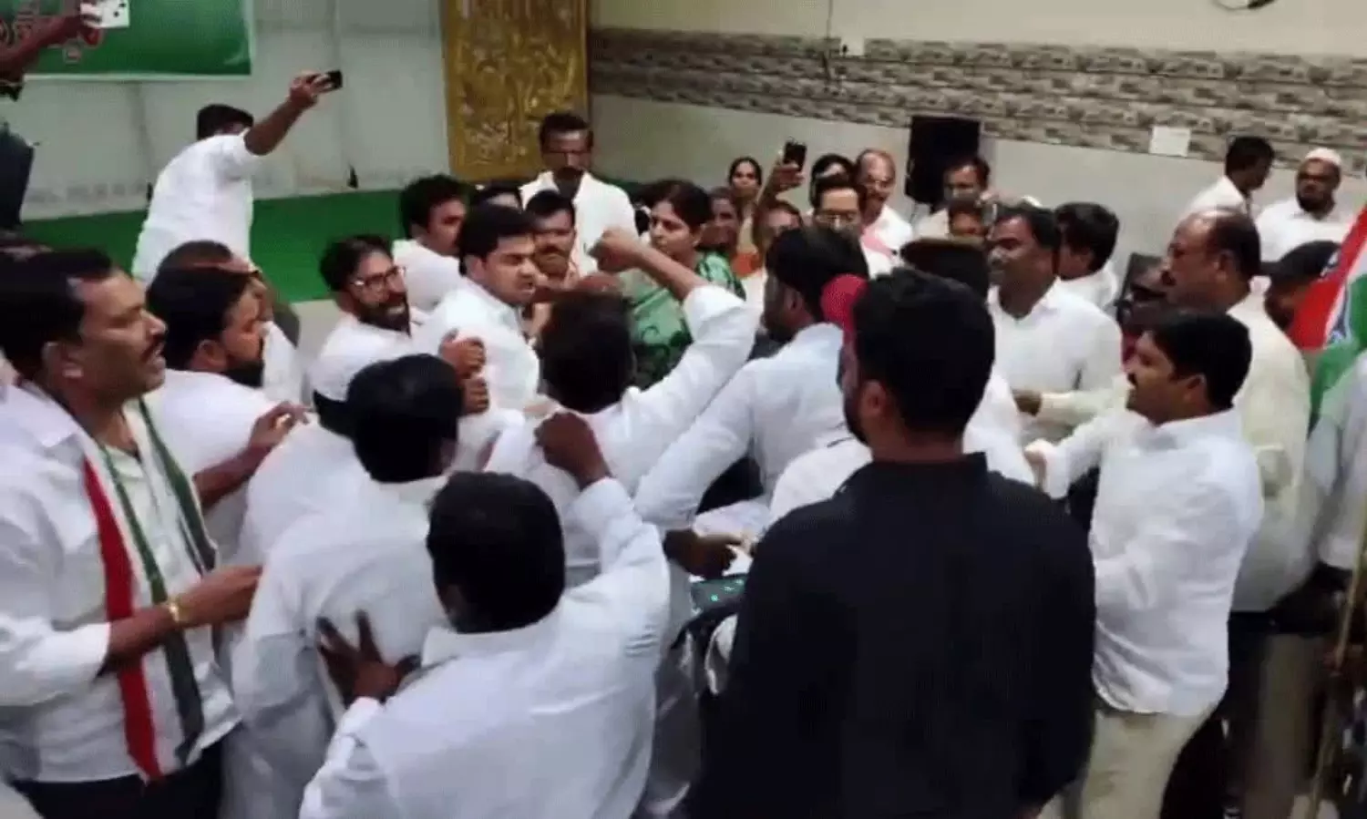 షర్మిలకు అసలైన ప్రత్యర్థిగా ఆమె !