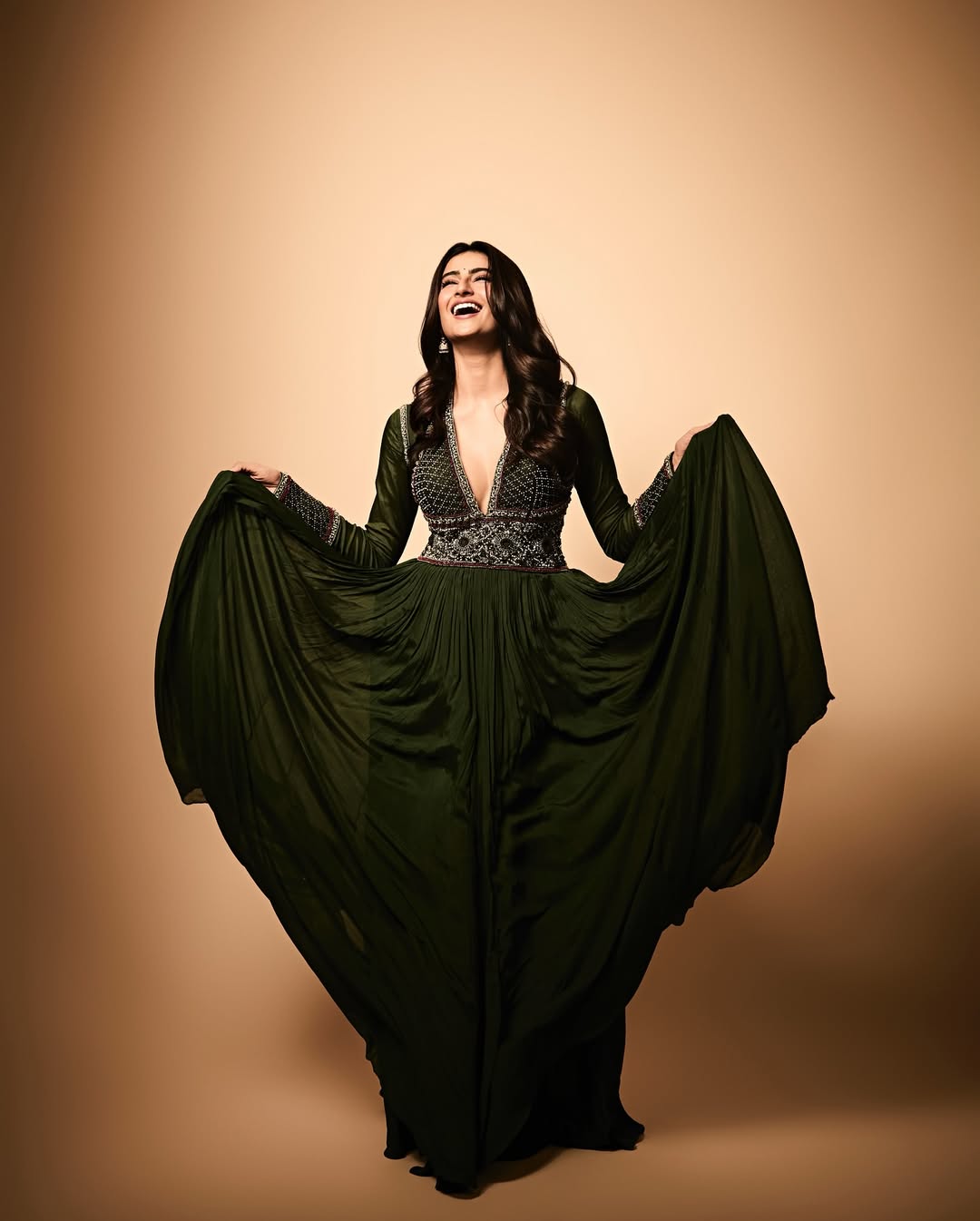 Palak Tiwari Brings Her Style Magic with a Quick Change Moment