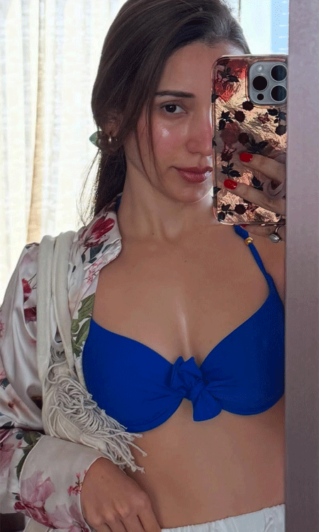 Heli Daruwala’s Floral Look and Chill Moments in New Instagram Pics
