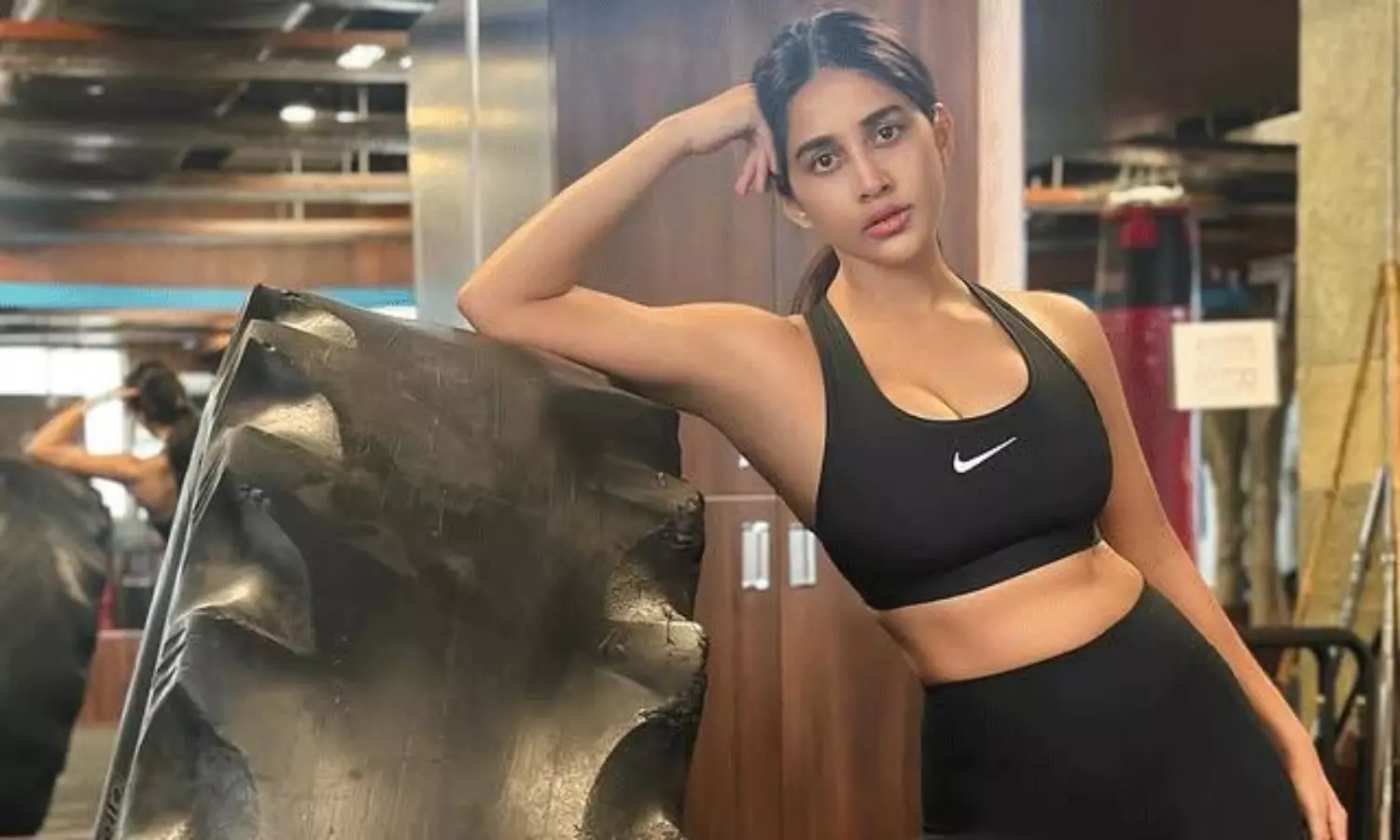 పిక్టాక్ : వర్కౌట్ ఔట్ ఫిట్లో ఇస్మార్ట్ బ్యూటీ పిక్టాక్ : వర్కౌట్ ఔట్ ఫిట్లో ఇస్మార్ట్ బ్యూటీ