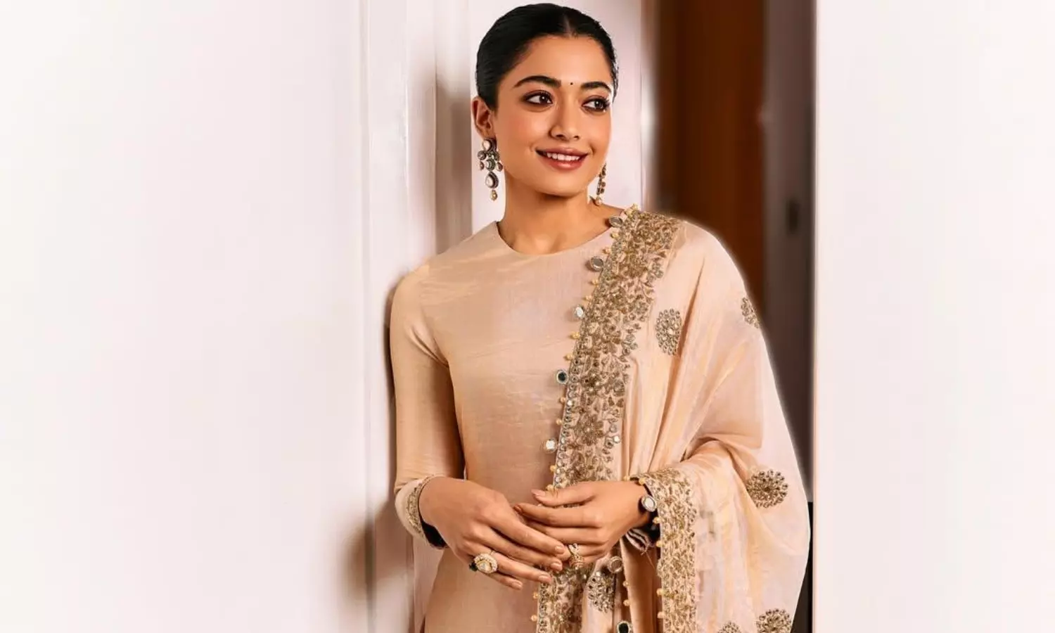 రష్మిక చెన్నై పోస్ట్.. కన్నడిగులు ఫీల్ అయ్యారా? రష్మిక చెన్నై పోస్ట్.. కన్నడిగులు ఫీల్ అయ్యారా?