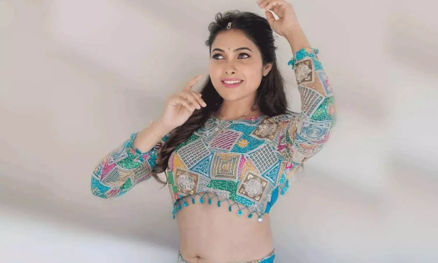 సింగ‌ర్ మంగ్లీ బ‌ర్త్‌డే పార్టీపై దివి ఏమందంటే..!