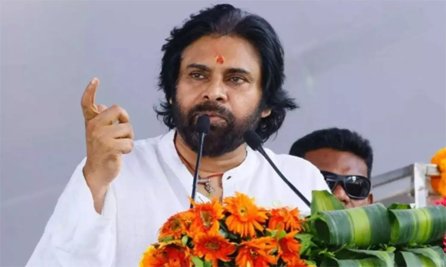 కొణిదెలకు 50 లక్షలు..చేతికి ఎముక లేని పవన్..ఏడాదిలో ఇన్ని విరాళాలా? కొణిదెలకు 50 లక్షలు..చేతికి ఎముక లేని పవన్..ఏడాదిలో ఇన్ని విరాళాలా?