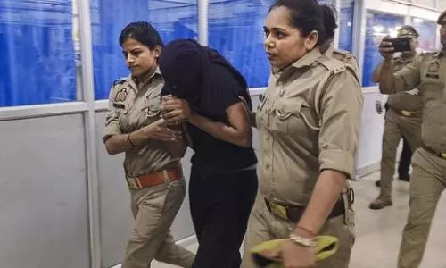 భర్తను చంపి.. ఏమోషనల్ స్టేటస్ పెట్టింది.. కి‘లేడీ’ క్రైం కథ