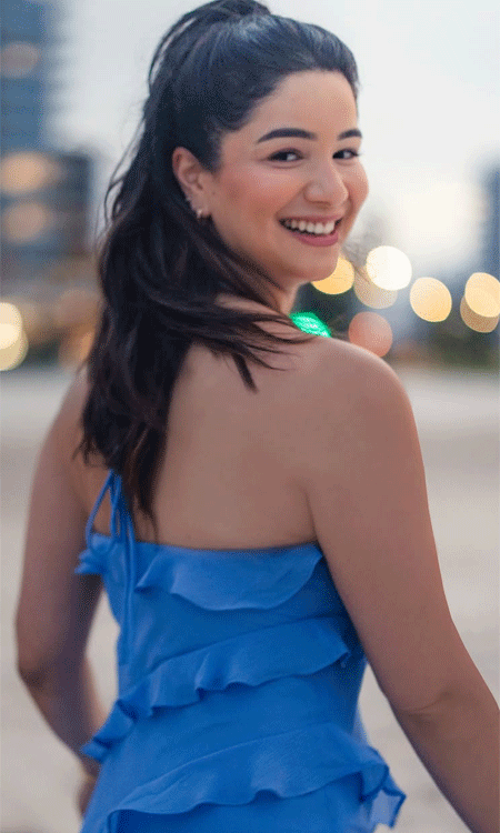 Sara Tendulkar Shines in Seaside Serenity