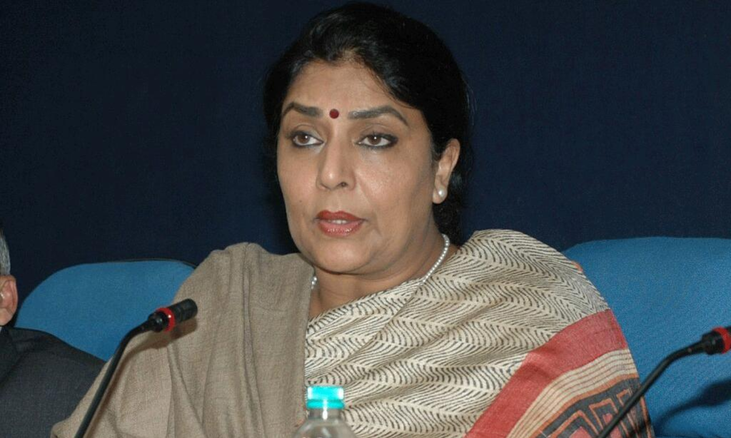 రేణుక నోటి చేటు...తెలంగాణాలో పోటు