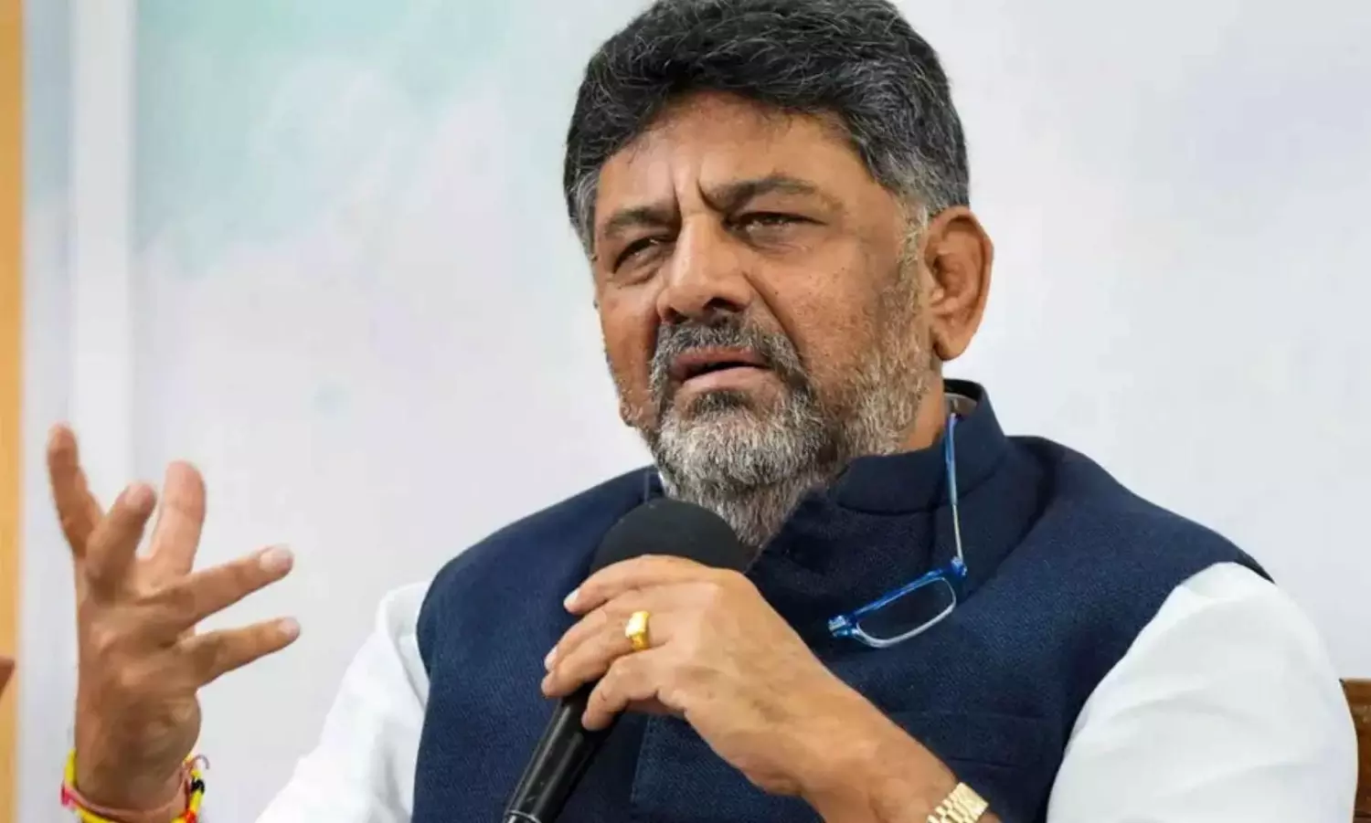 నేను రాయల్ ఛాలెంజ్ కూడా తాగను.. RCB ఎందుకు కొంటాను? డీసీఎం కామెడీ