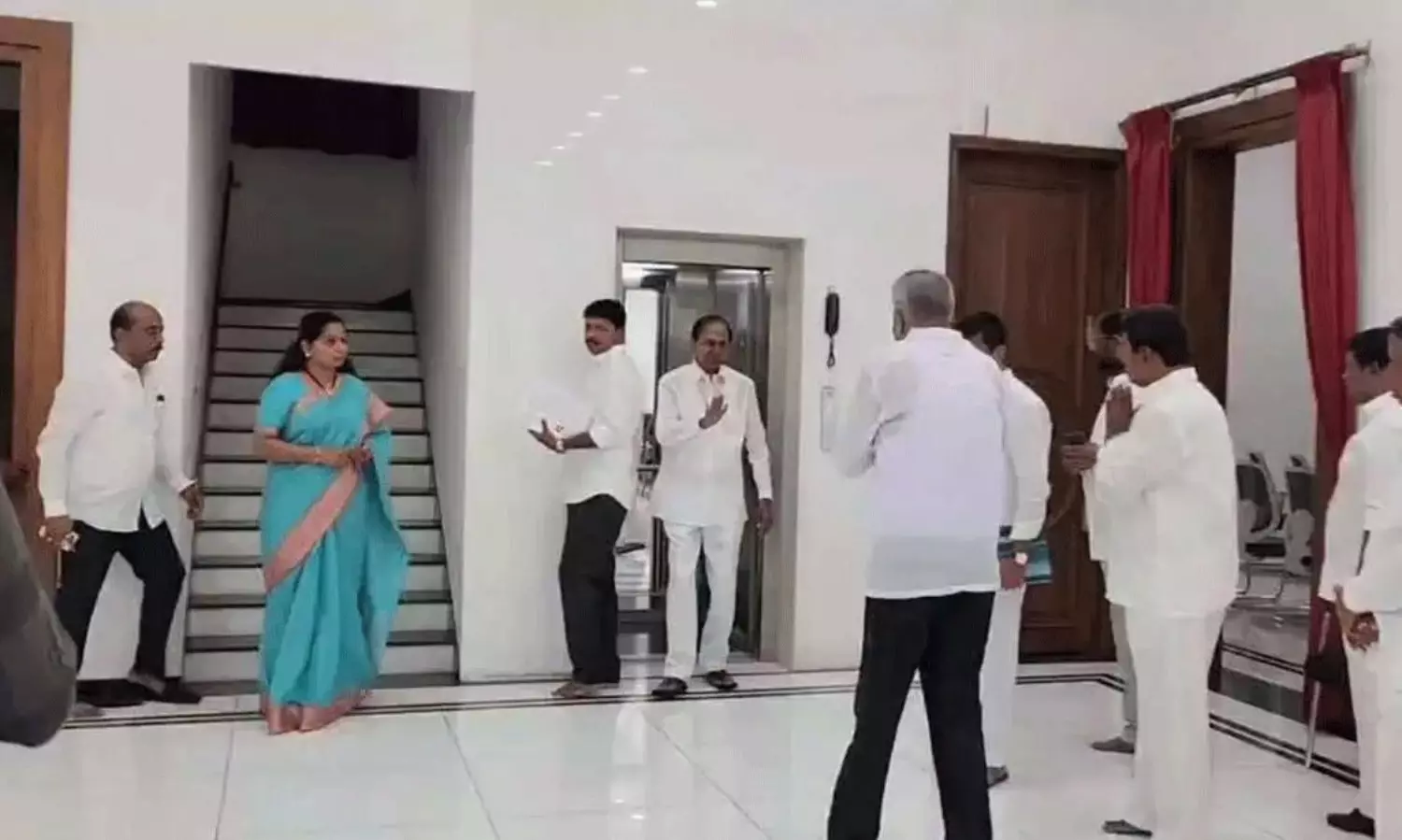 బాపూ.. బిడ్డ.. మౌనమే సమాధానం.. కవితతో మాట్లాడని కేసీఆర్