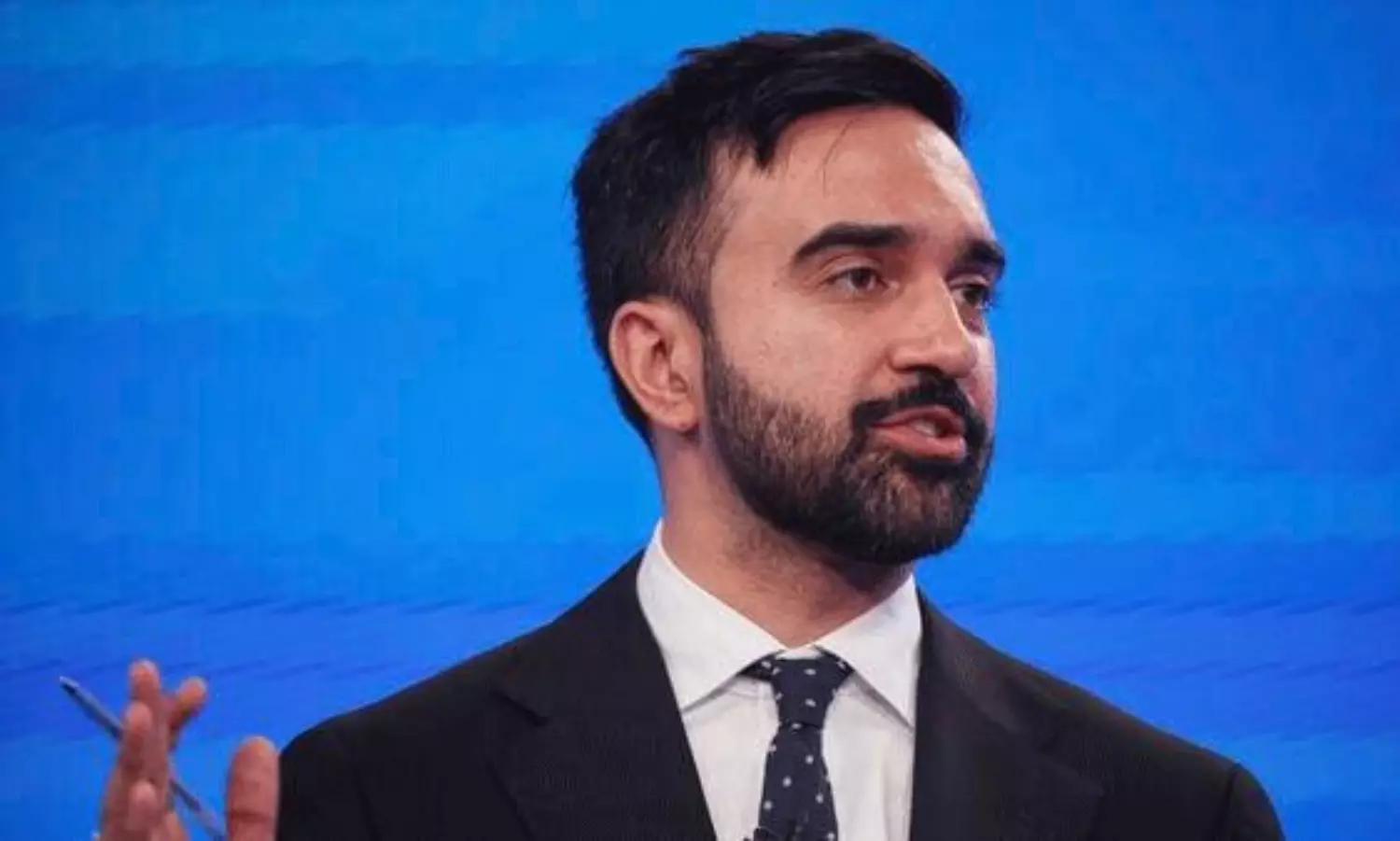 న్యూయార్క్ మేయర్ రేసులో భారతీయ దర్శకురాలి కుమారుడు.. ఎవరీ మమ్ దానీ? న్యూయార్క్ మేయర్ రేసులో భారతీయ దర్శకురాలి కుమారుడు.. ఎవరీ మమ్ దానీ?