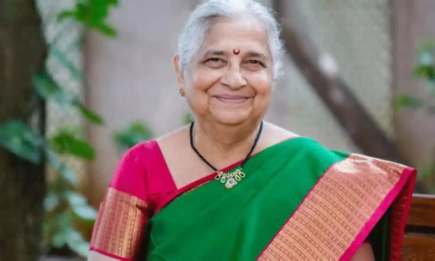 సుధామూర్తి రివ్యూతో పైకి లేచిన స్టార్ హీరో చిత్రం ! సుధామూర్తి రివ్యూతో పైకి లేచిన స్టార్ హీరో చిత్రం !