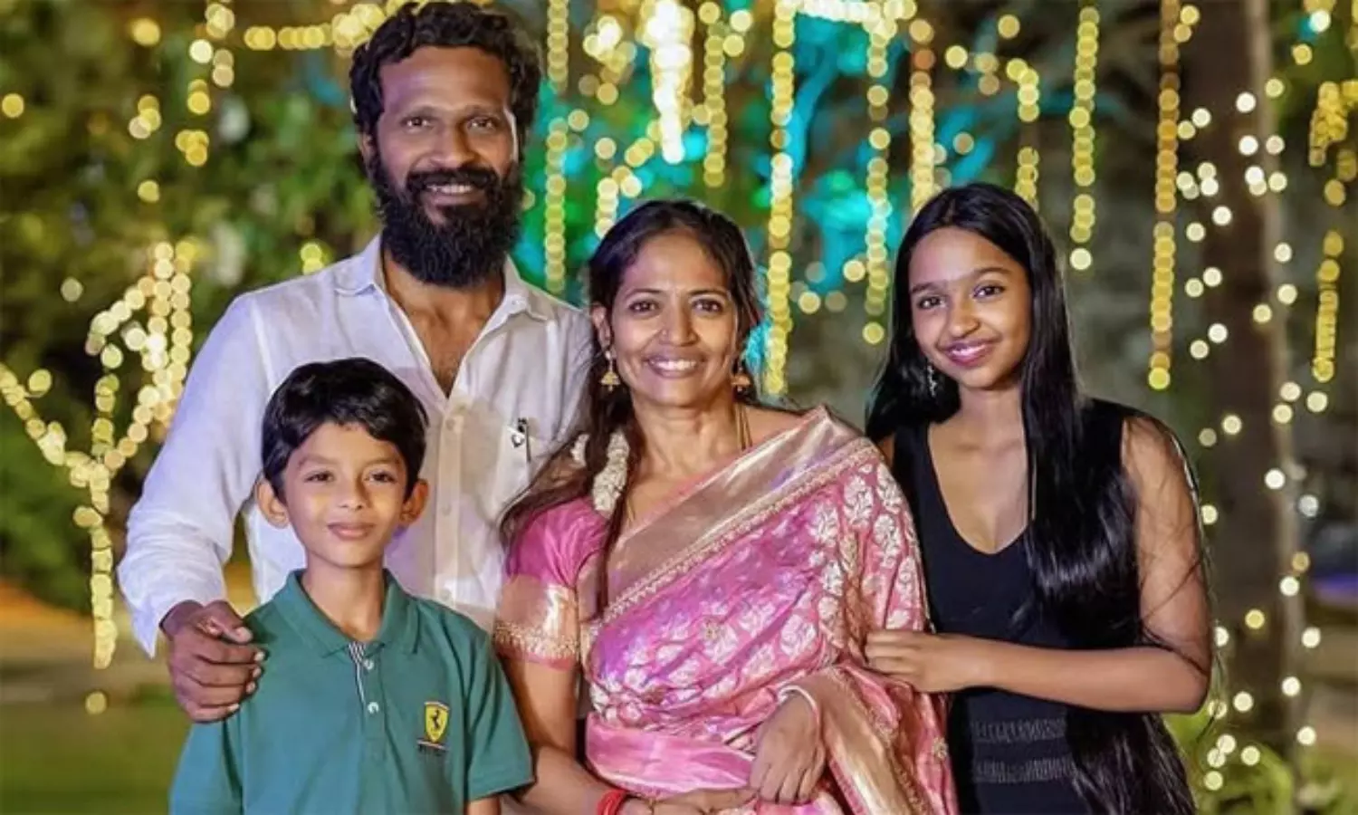 నాన్నకు సిగరెట్లు గురించి చెప్పి షాకిచ్చాడు! నాన్నకు సిగరెట్లు గురించి చెప్పి షాకిచ్చాడు!