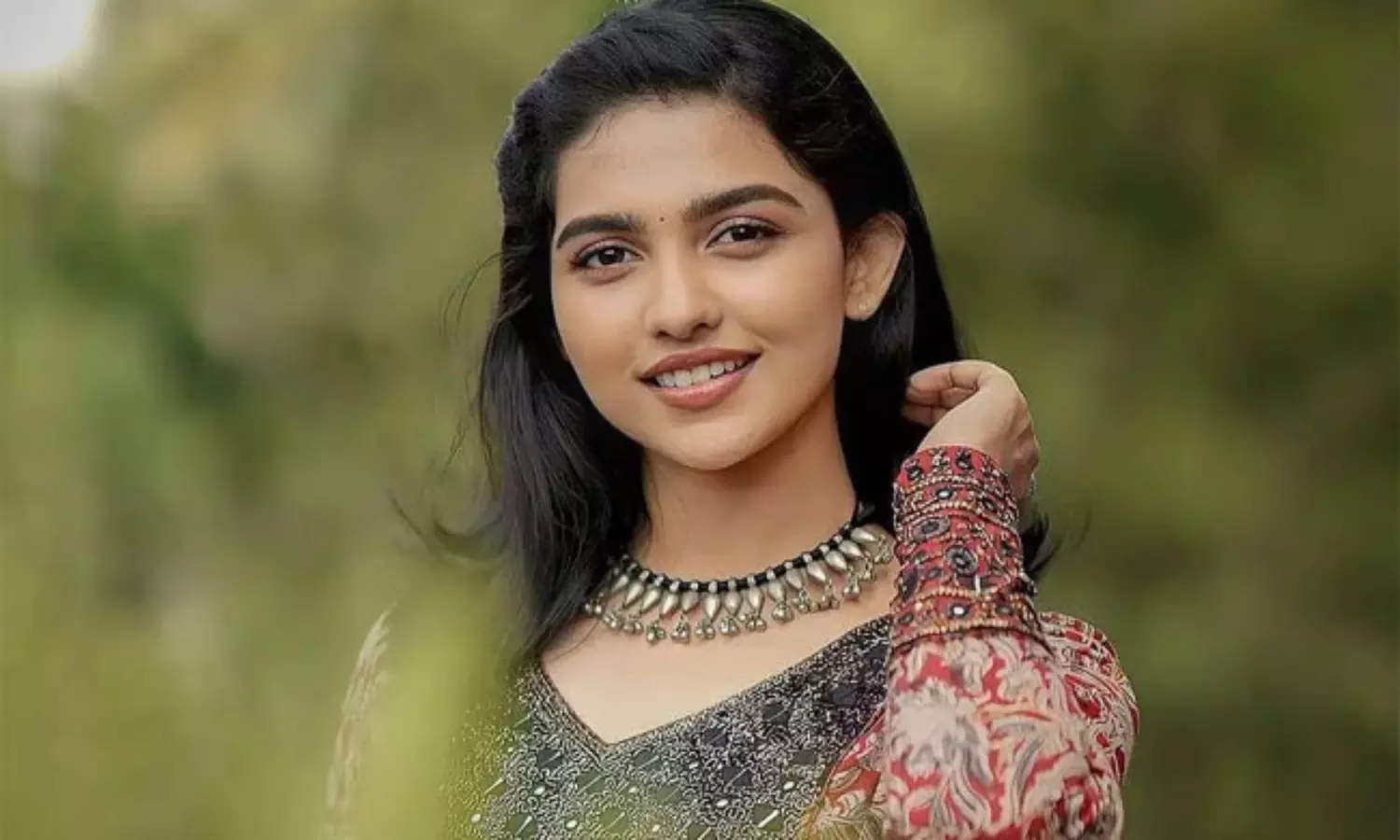 మామితాతో లవ్ స్టోరీ కావాలంటున్న ఫ్యాన్స్..!