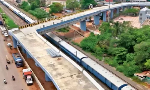 రూ.18 కోట్లు పెట్టి..90 డిగ్రీల మలుపుతో ఫ్లైఓవర్..భోపాల్ లో చోద్యం