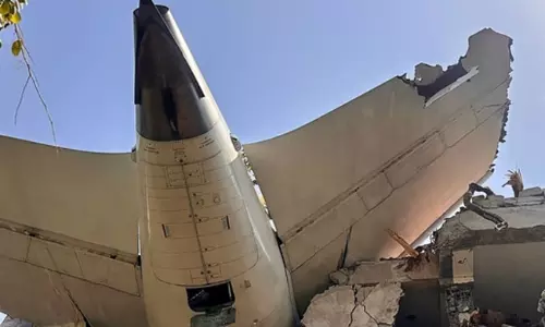 విమానం టేకాఫ్  వేగాన్ని నియంత్రించిన  అతి పెద్ద అడ్డు అదే ?