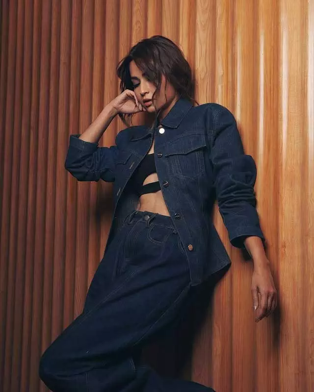 Kriti Kharbanda Lights Up Instagram with Her Soft Glam Look Kriti Kharbanda Lights Up Instagram with Her Soft Glam Look