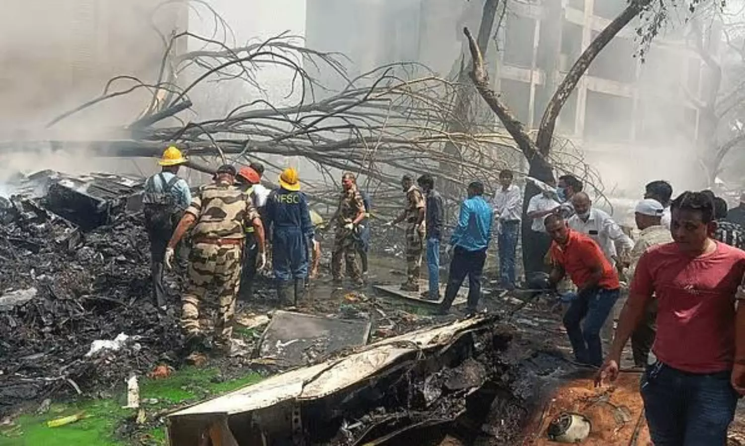 గగనంలో ఘోరం... మొత్తం 241 + 24 మంది మృతి! గగనంలో ఘోరం... మొత్తం 241 + 24 మంది మృతి!