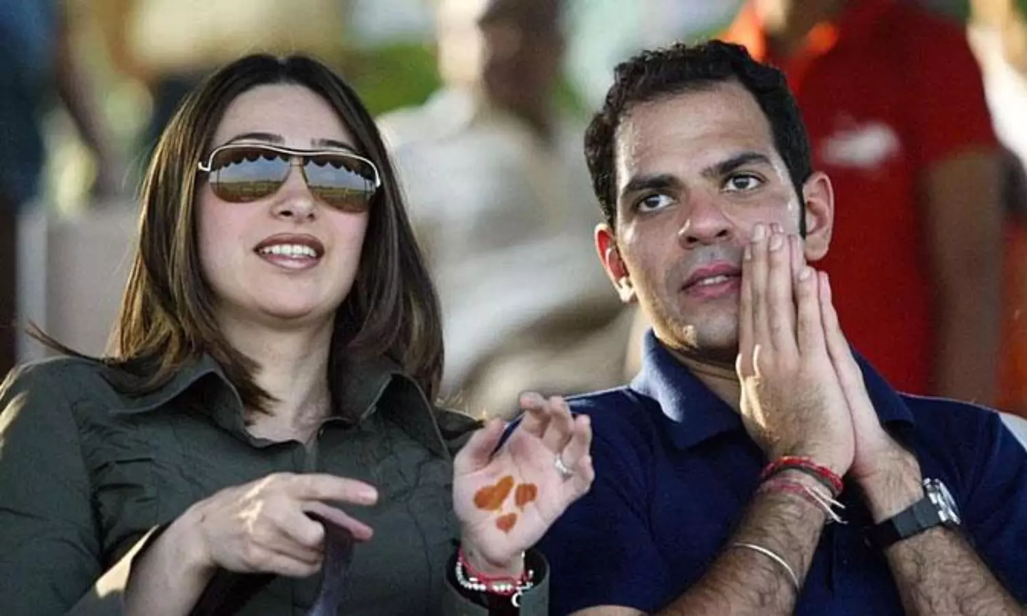 మధ్యాహ్నం విమాన ప్రమాదం.. ఇంతలోనే నిర్మాతకు గుండెపోటు! మధ్యాహ్నం విమాన ప్రమాదం.. ఇంతలోనే నిర్మాతకు గుండెపోటు!