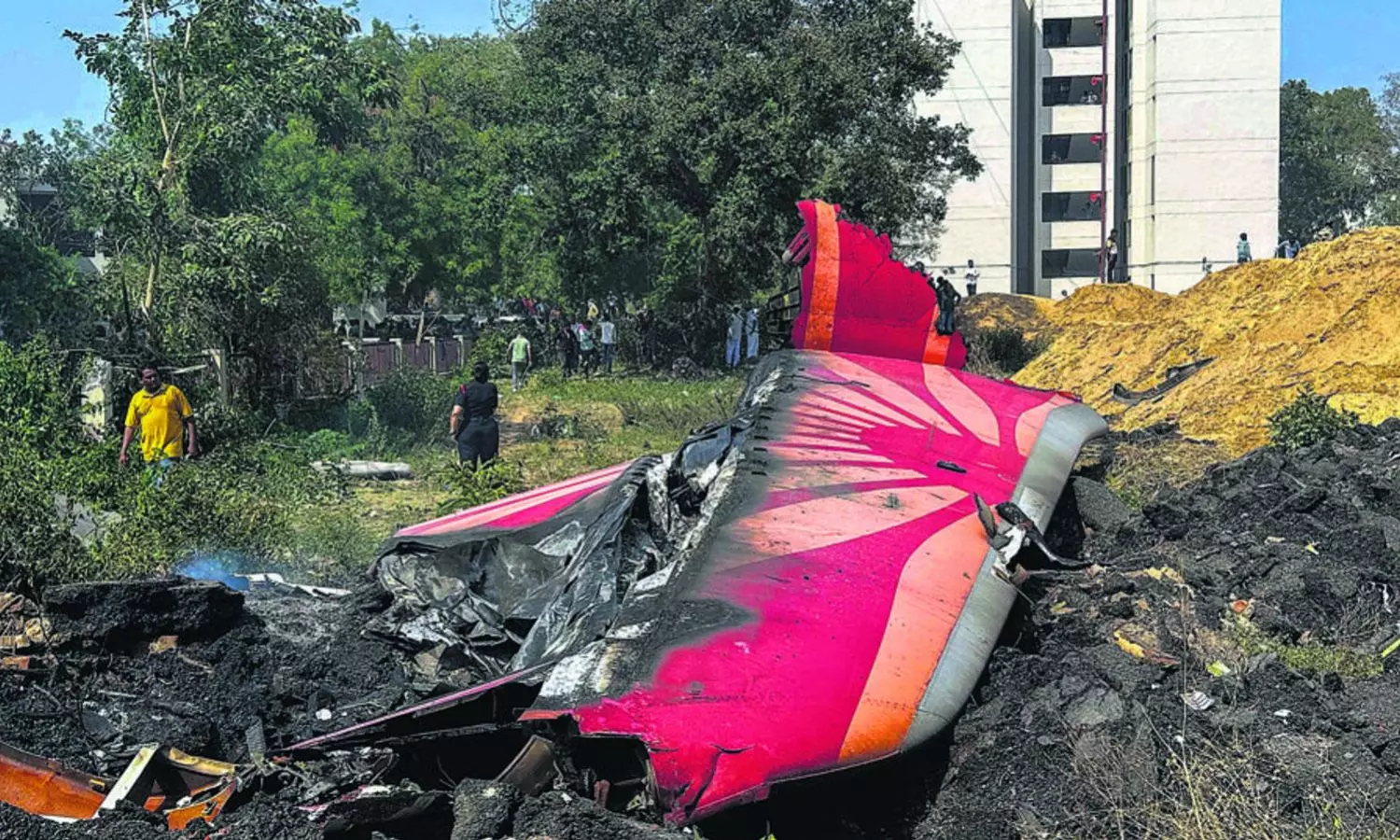 1000 డిగ్రీల ఉష్ణోగ్రత..భయానక దృశ్యాలు గుర్తు చేసుకున్న అధికారులు! 1000 డిగ్రీల ఉష్ణోగ్రత..భయానక దృశ్యాలు గుర్తు చేసుకున్న అధికారులు!