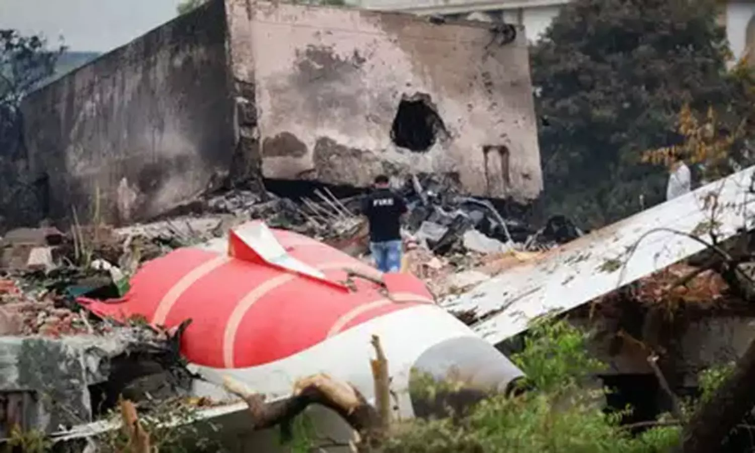 హాస్టల్  బిల్డింగ్  పై దొరికిన బ్లాక్  బాక్స్... కీలక సమాచారం ఏమిటంటే..?