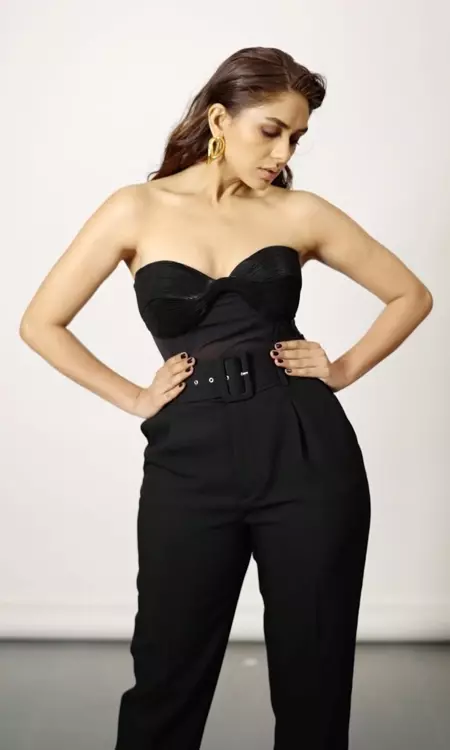 Mrunal Thakur Photos That Define Modern Glam