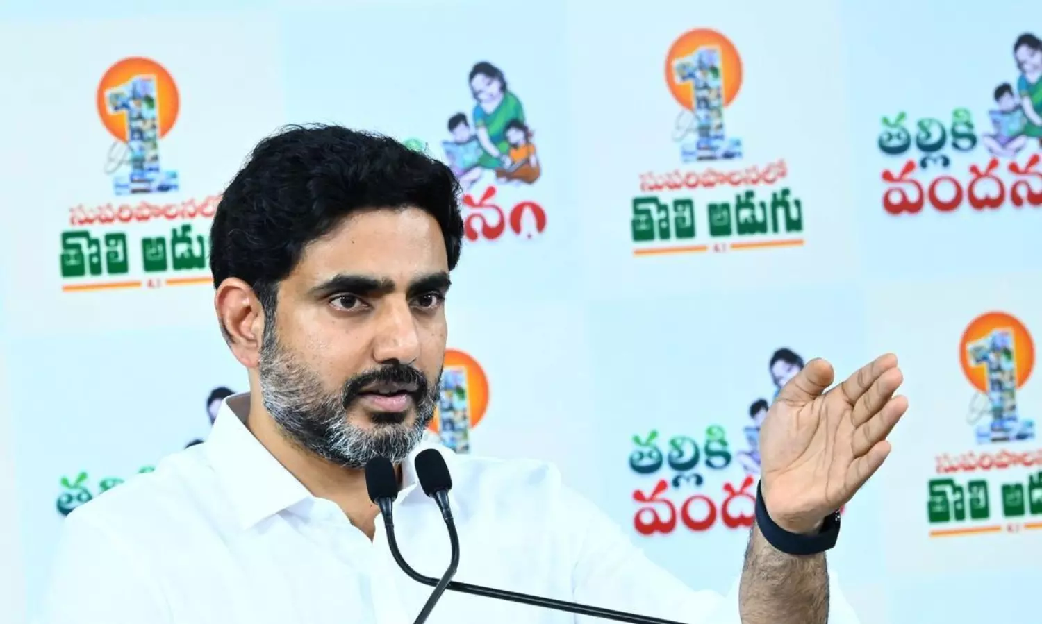 మీ లెక్కలు తేలుస్తా.. వైసీపీ నేతలకు లోకేశ్ వార్నింగ్ మీ లెక్కలు తేలుస్తా.. వైసీపీ నేతలకు లోకేశ్ వార్నింగ్