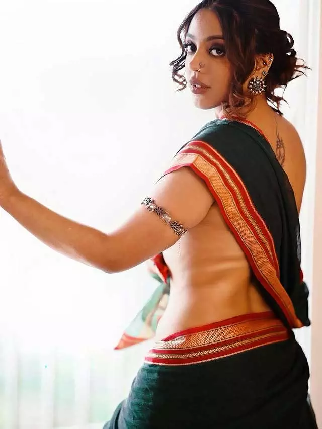 Grace Meets Boldness: Deviyani Sharmas Striking Saree Look