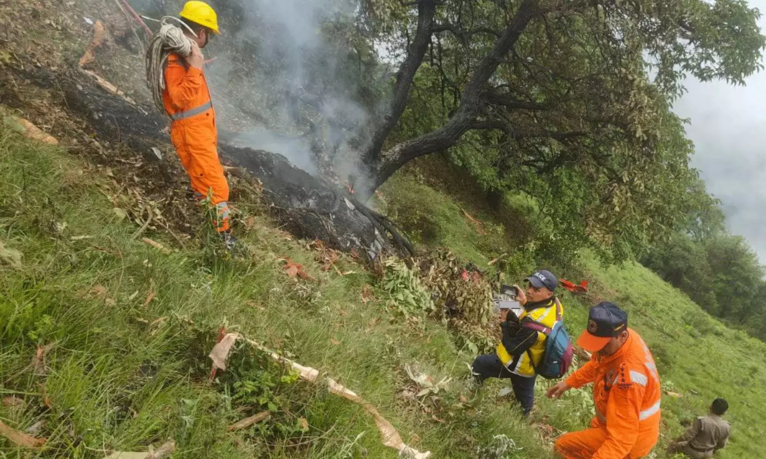 మరో ఘోరం... ఉత్తరాఖండ్ లో కుప్పకూలిన హెలికాప్టర్!