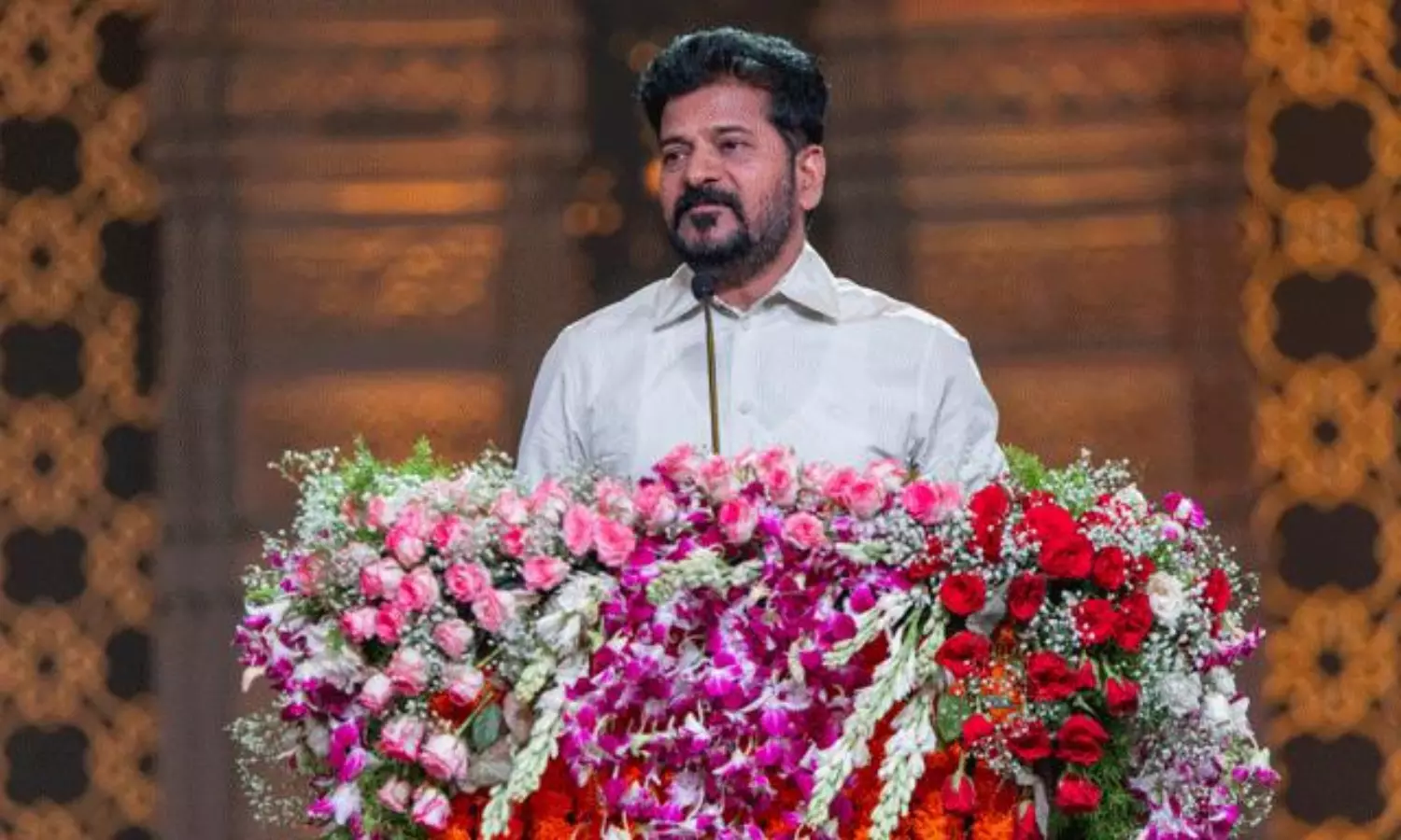 బాలీవుడ్, హాలీవుడ్ పై రేవంత్ కీలక వ్యాఖ్యలు.. రాజమౌళికి రిక్వెస్ట్! బాలీవుడ్, హాలీవుడ్ పై రేవంత్ కీలక వ్యాఖ్యలు.. రాజమౌళికి రిక్వెస్ట్!