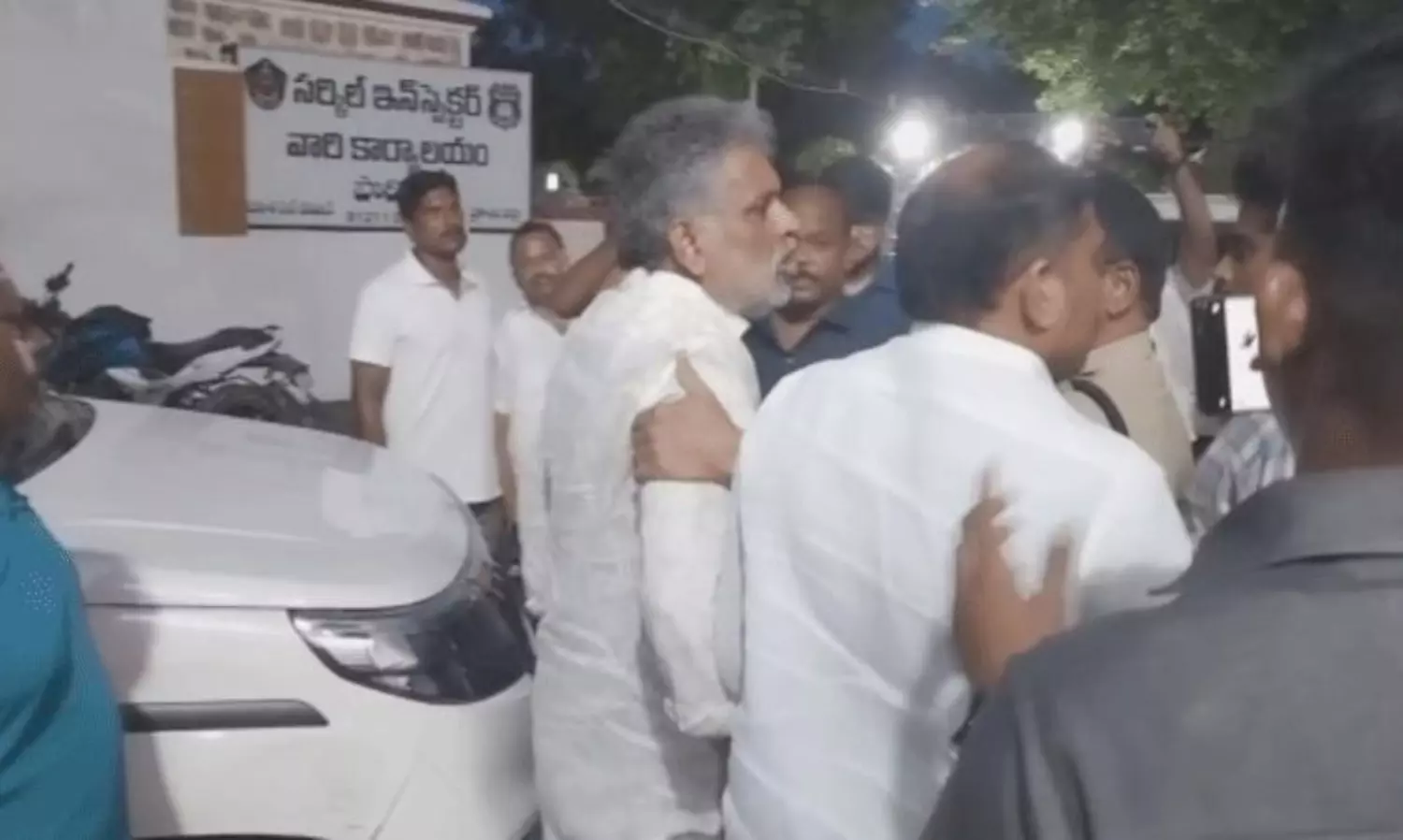 ఇష్టం వచ్చినట్లుగా పోలీస్ స్టేషన్ కు వెళతామంటే ఎలా చెవిరెడ్డి?