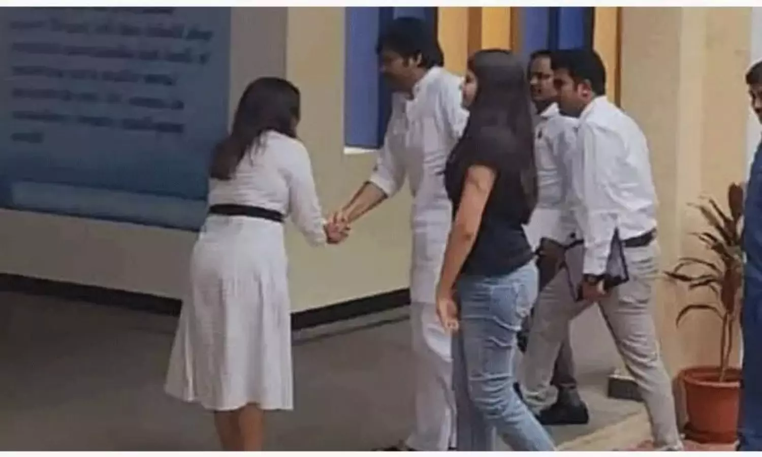 హైద‌రాబాద్ స్కూల్‌లో చేరిన‌ ప‌వ‌న్ కుమారుడు