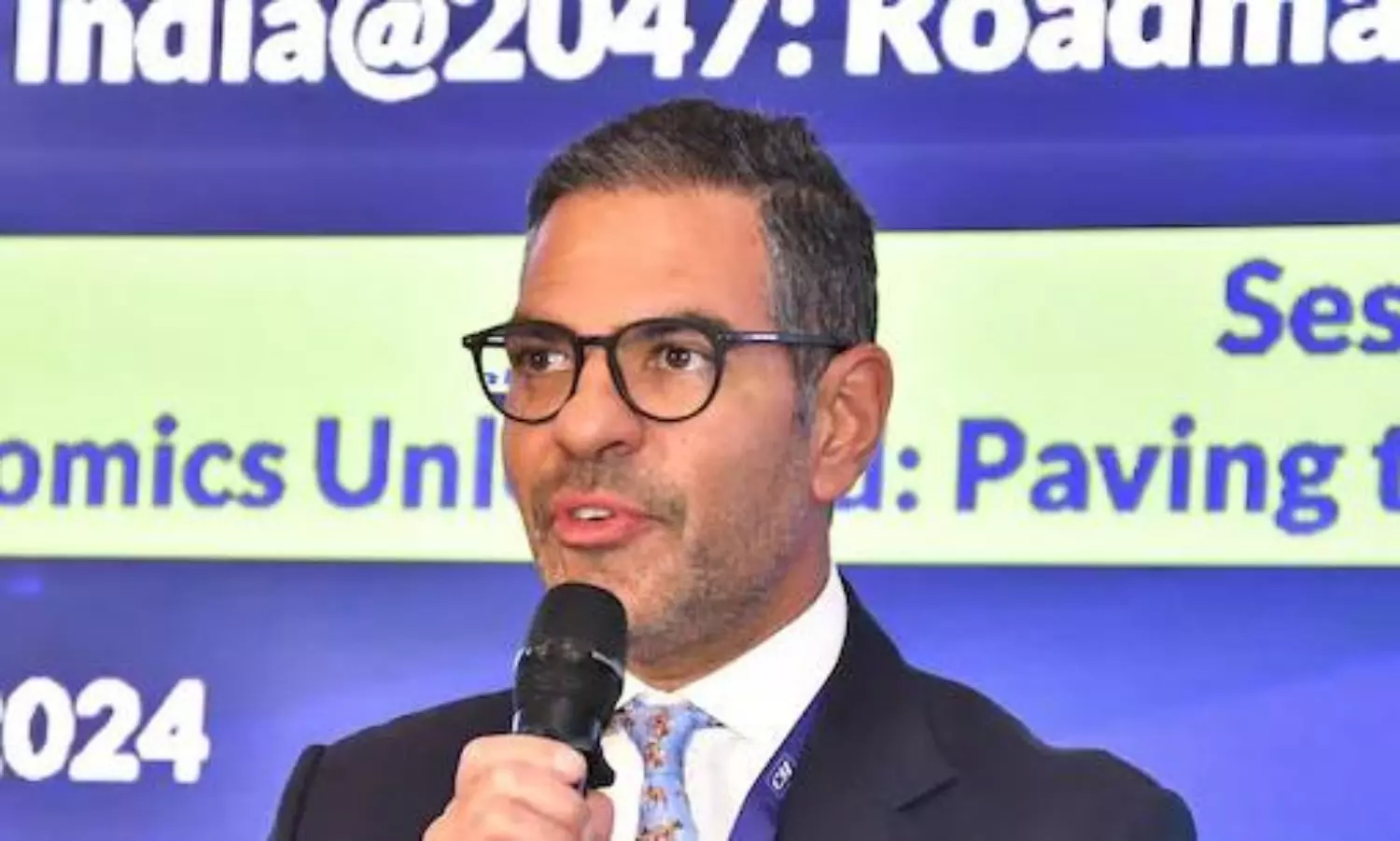 నిర్మాత 13,000 కోట్ల ఆస్తి పంపకాలు ఎలా? నిర్మాత 13,000 కోట్ల ఆస్తి పంపకాలు ఎలా?