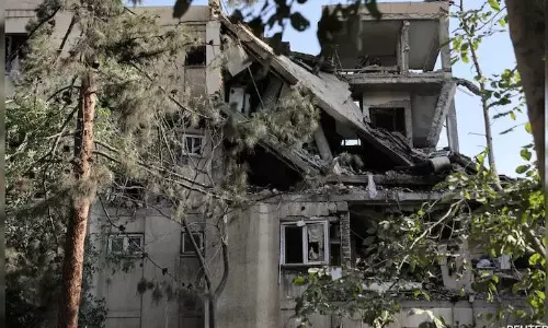 పశ్చిమాసియాలో మిసైళ్ల  వర్షం... భారతీయులకు కీలక సూచనలు!