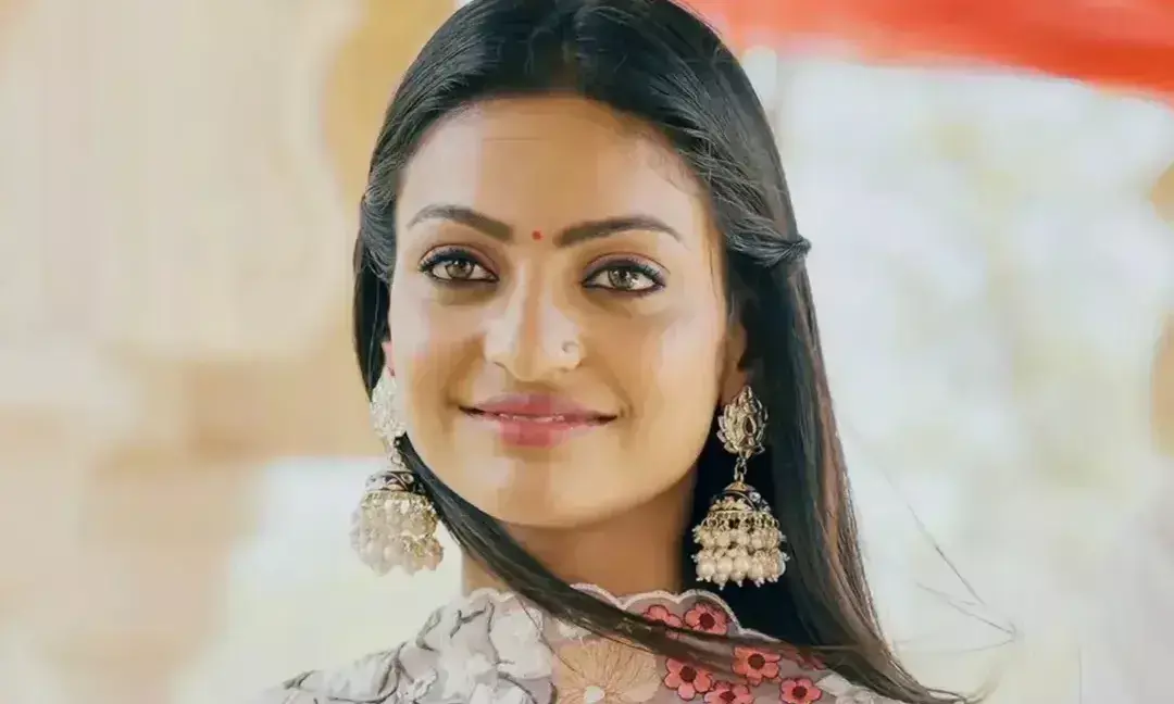 మోనాలిసా ఎన్ని కోట్లు సంపాదించిందంటే?