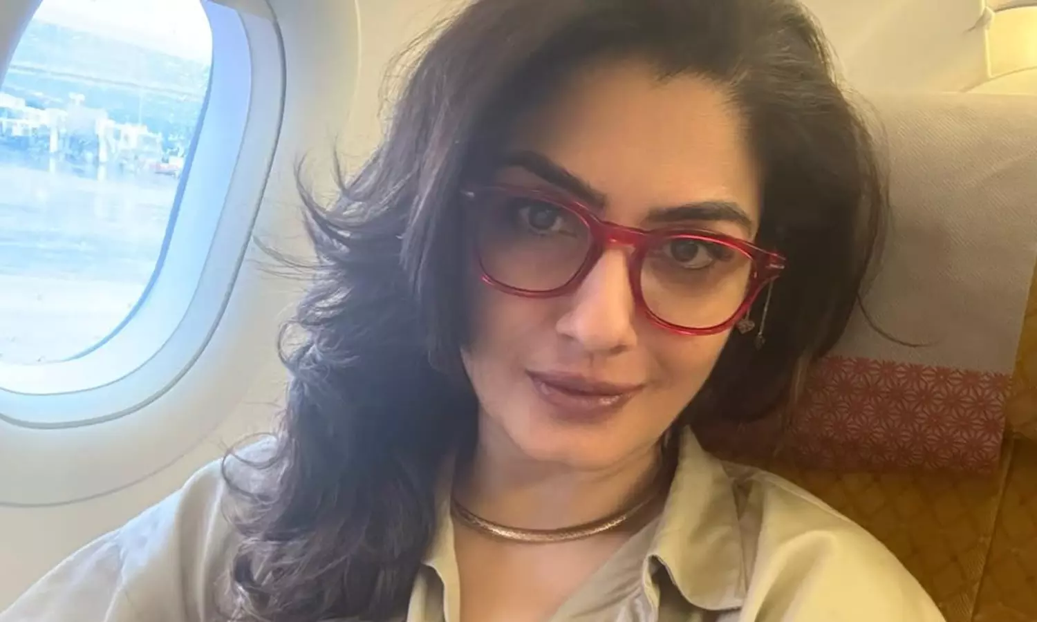 ఎయిర్ ఇండియా ఫ్లైట్‌లో గుబులు గుబులుగా న‌టి