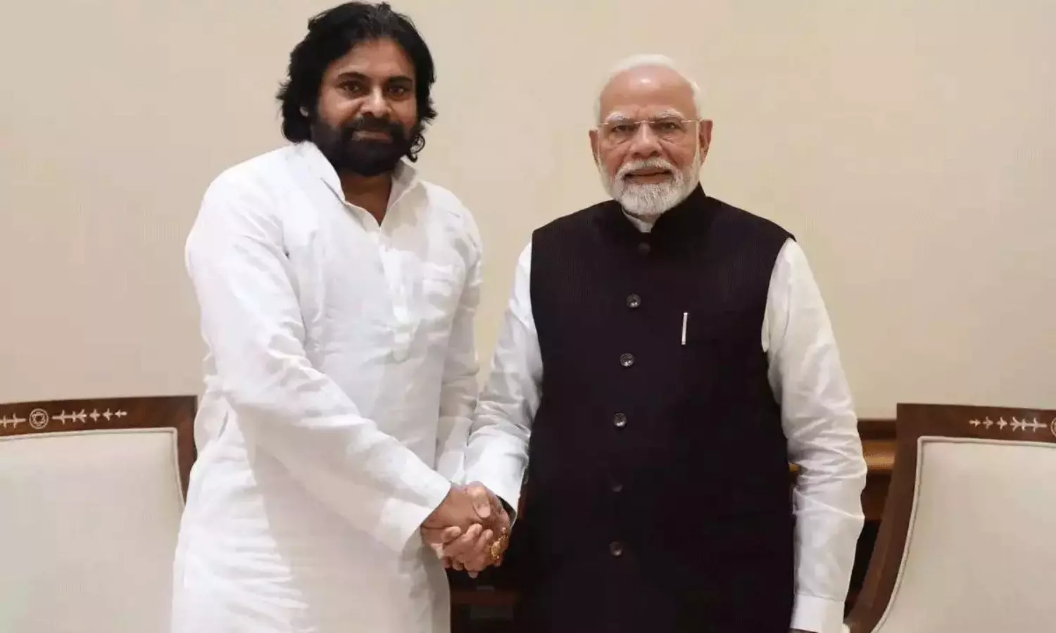 మోడీతో కలసి పవన్ యోగాలో పాల్గొంటారా ? మోడీతో కలసి పవన్ యోగాలో పాల్గొంటారా ?