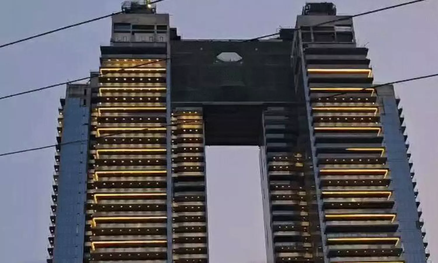 ట్రంప్ టవర్స్ అదిరిపోలా.. వైరల్ వీడియో