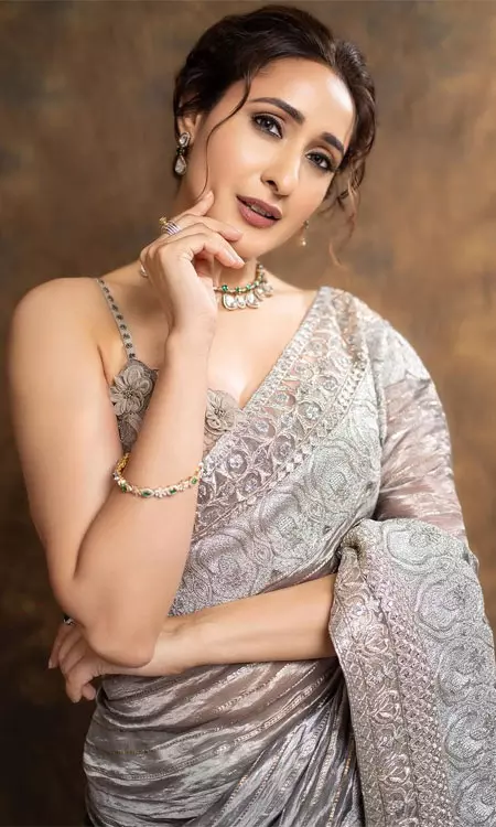 Pragya Jaiswal Radiates Grace at Telangana Gaddar Film Awards 2025